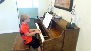 kid-piano-1